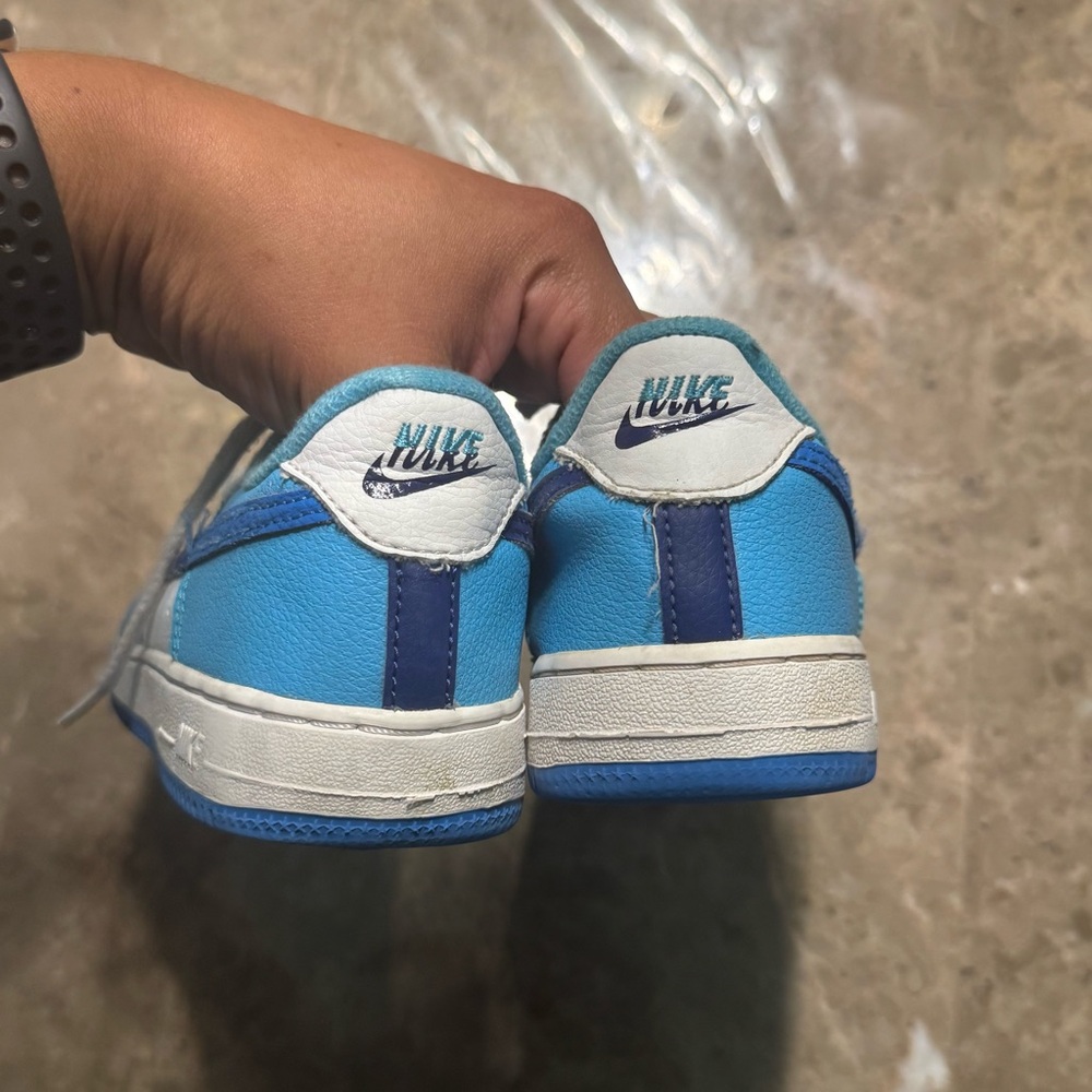 Nike blue Dunk sneakers size 3
In great condition 
Unisex kids - Picture 8 of 8